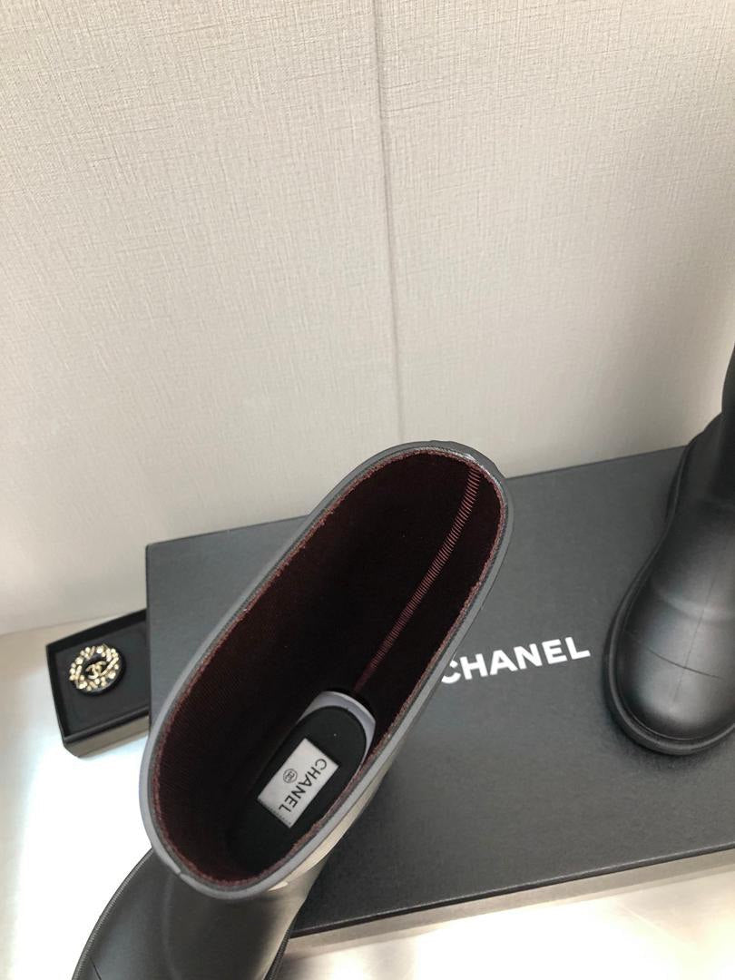 Viral Rubber Boots