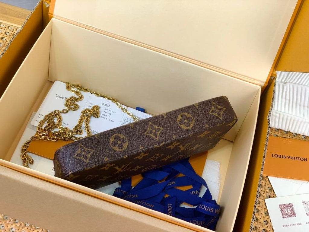 Pochette Chain Bag