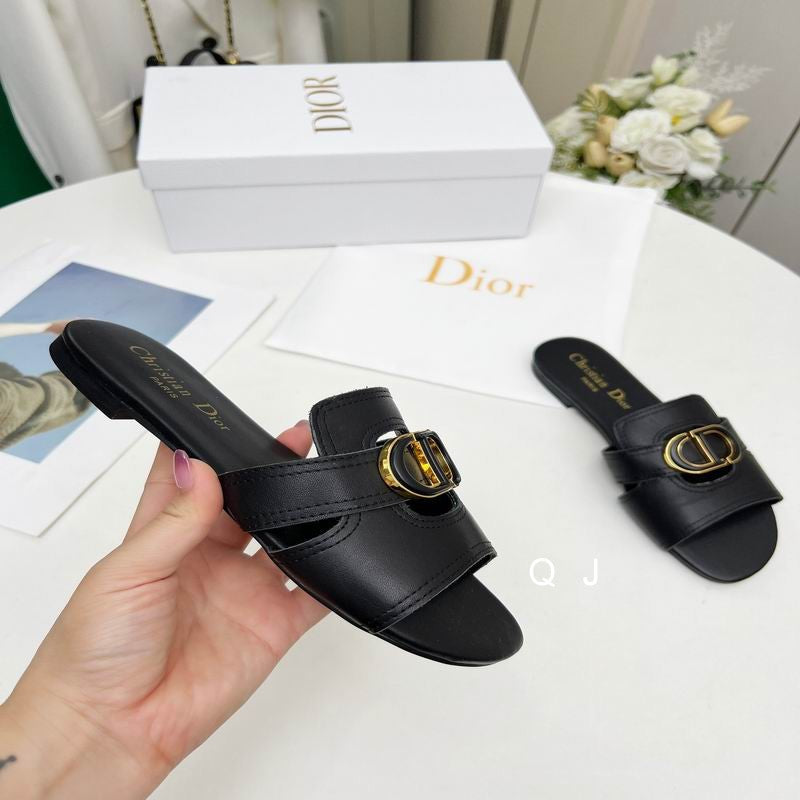 Classic Buckle Detail Comfort Slides