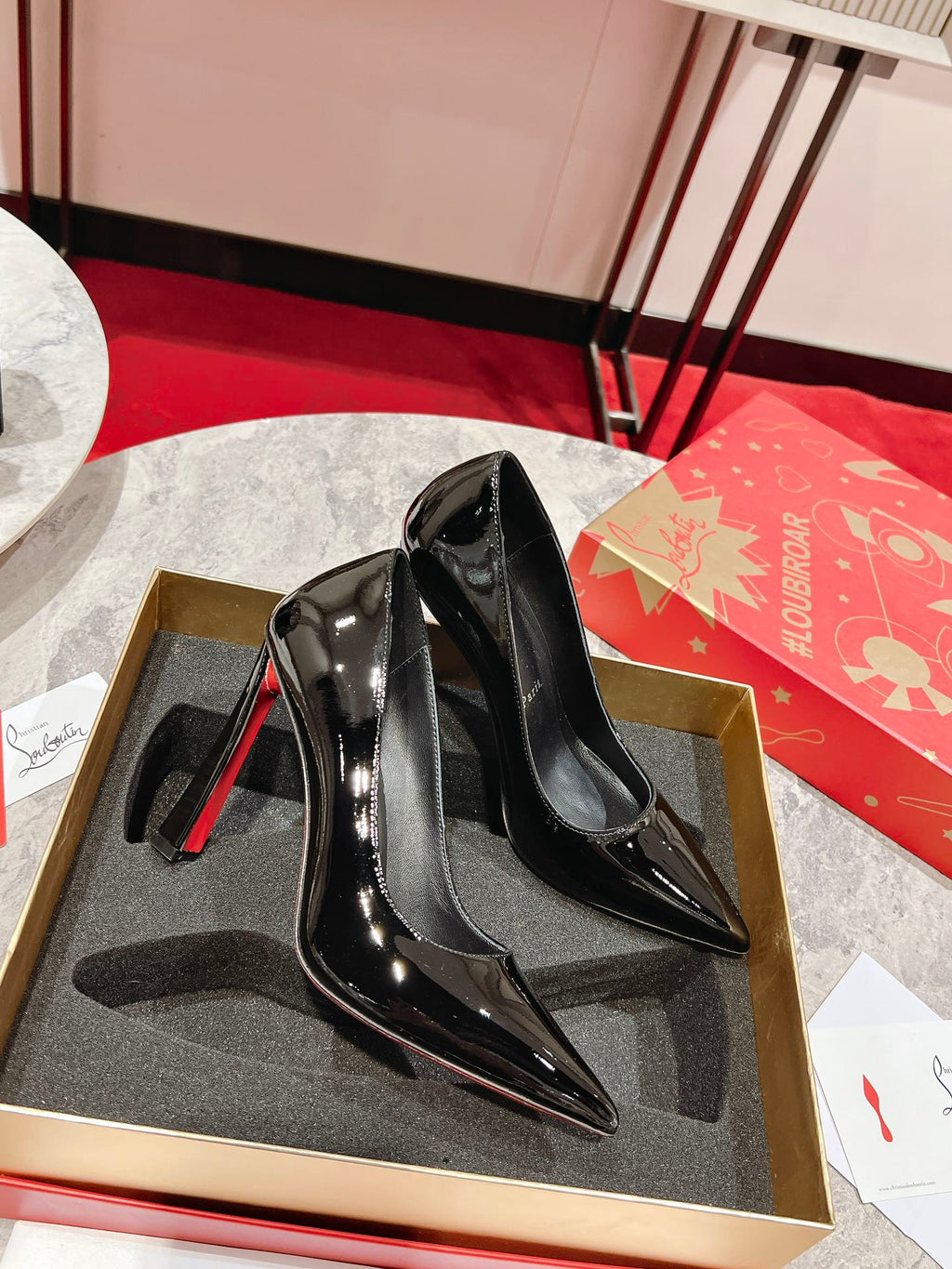 Black Pointed-Toe Pumpss